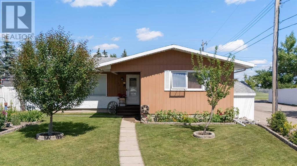 56 Maple Court Crescent SE