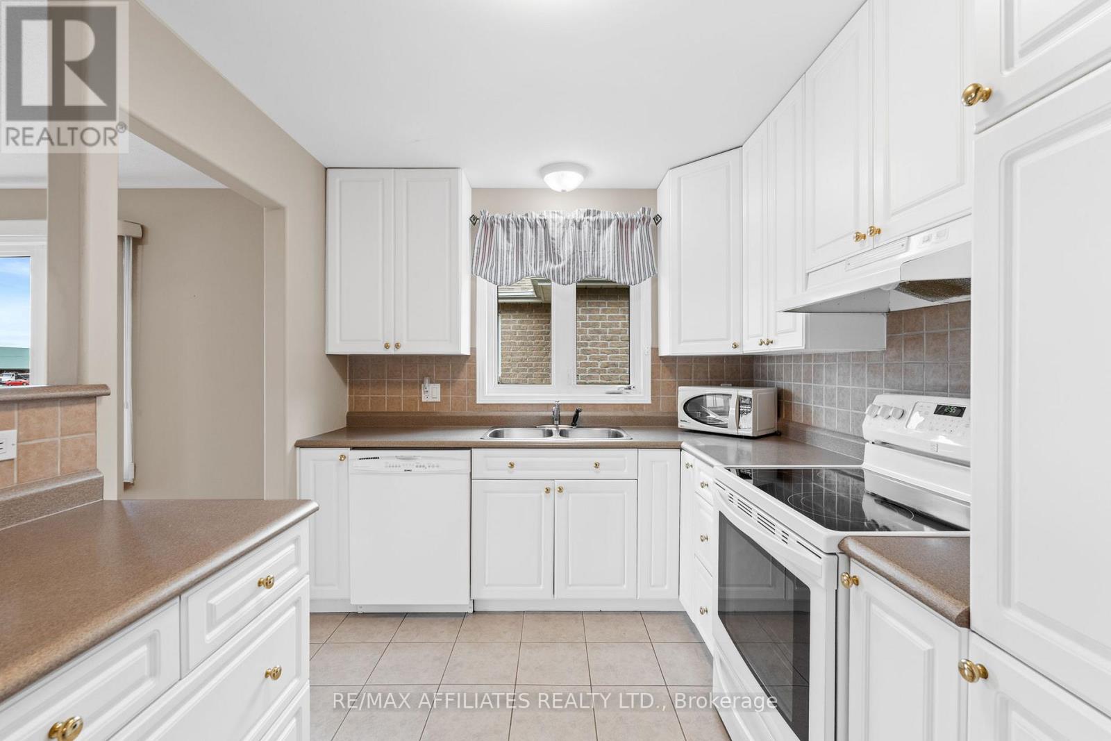 54 DR GORDON CRESCENT