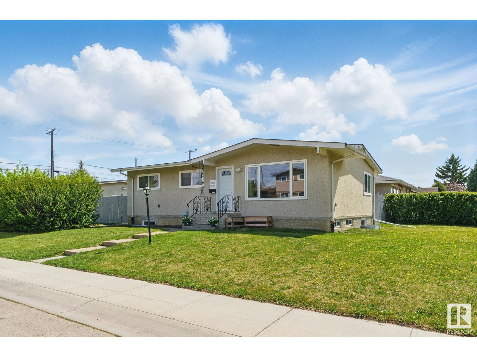 10407 136 AVE NW NW