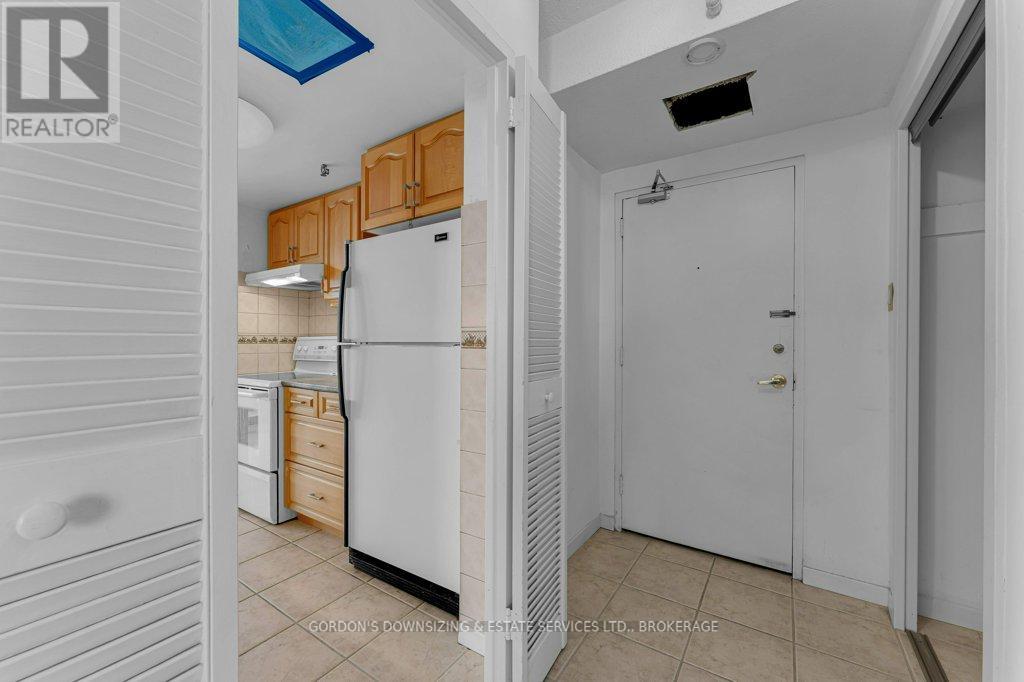 1003 - 2 MOWAT AVENUE