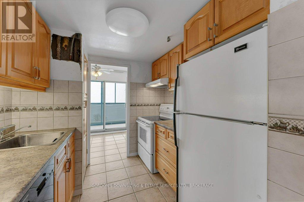 1003 - 2 MOWAT AVENUE