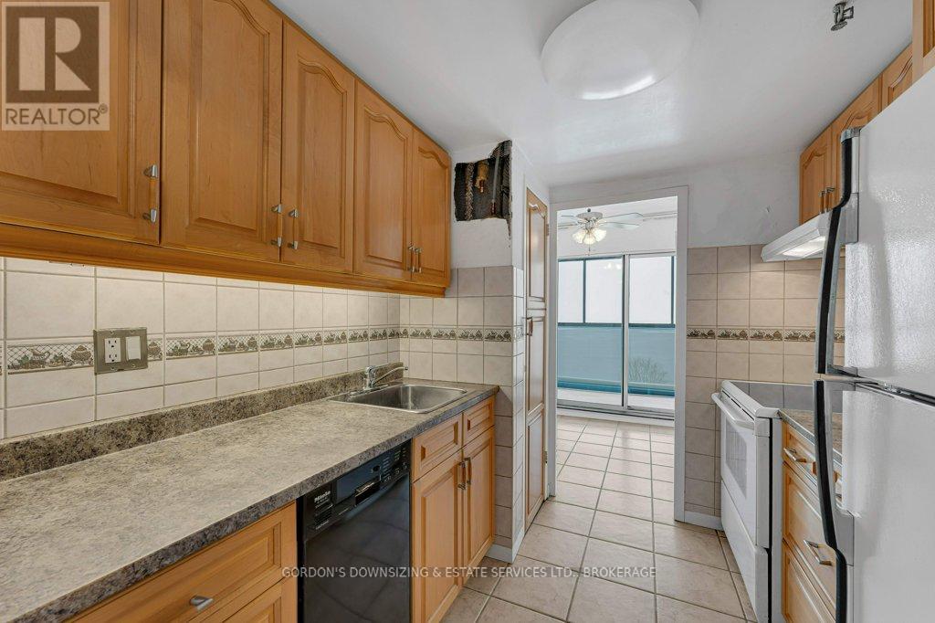 1003 - 2 MOWAT AVENUE