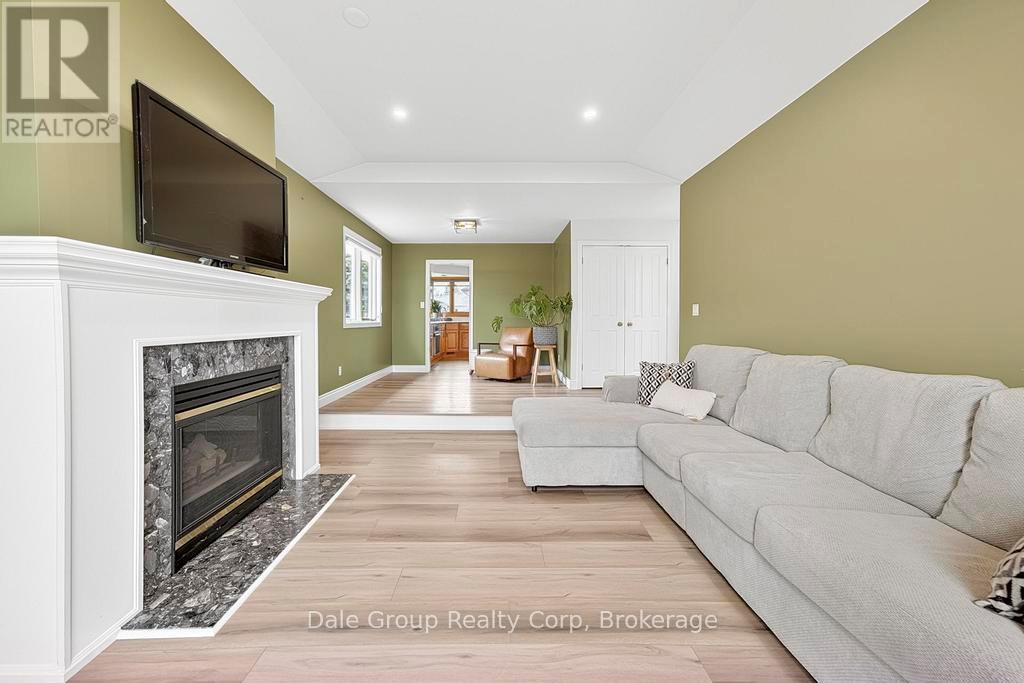 256 RIVERS BOULEVARD E