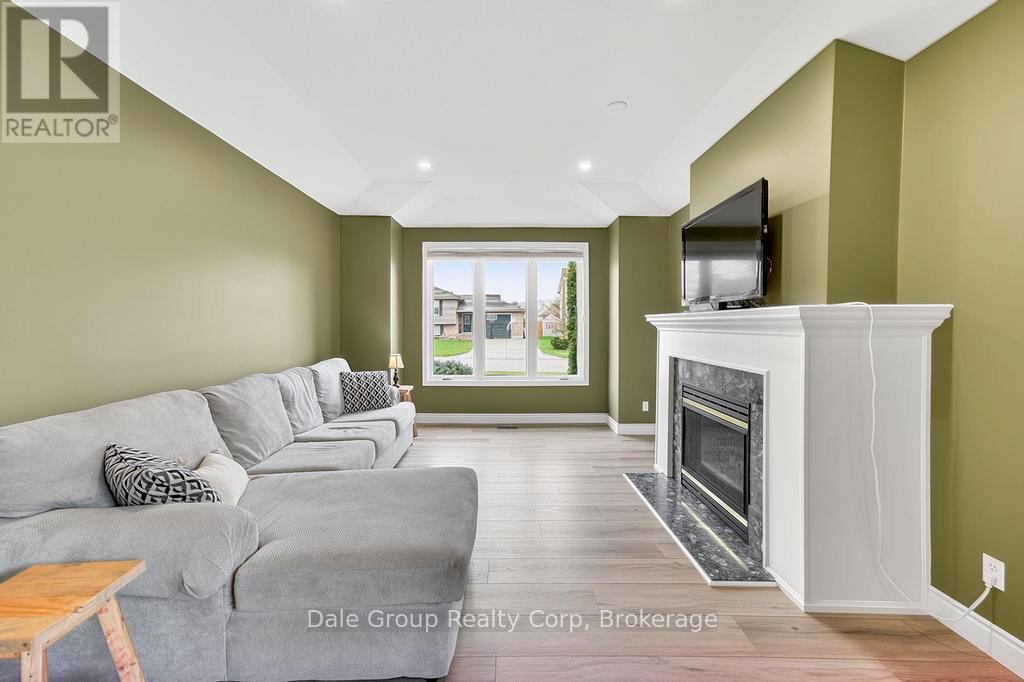 256 RIVERS BOULEVARD E