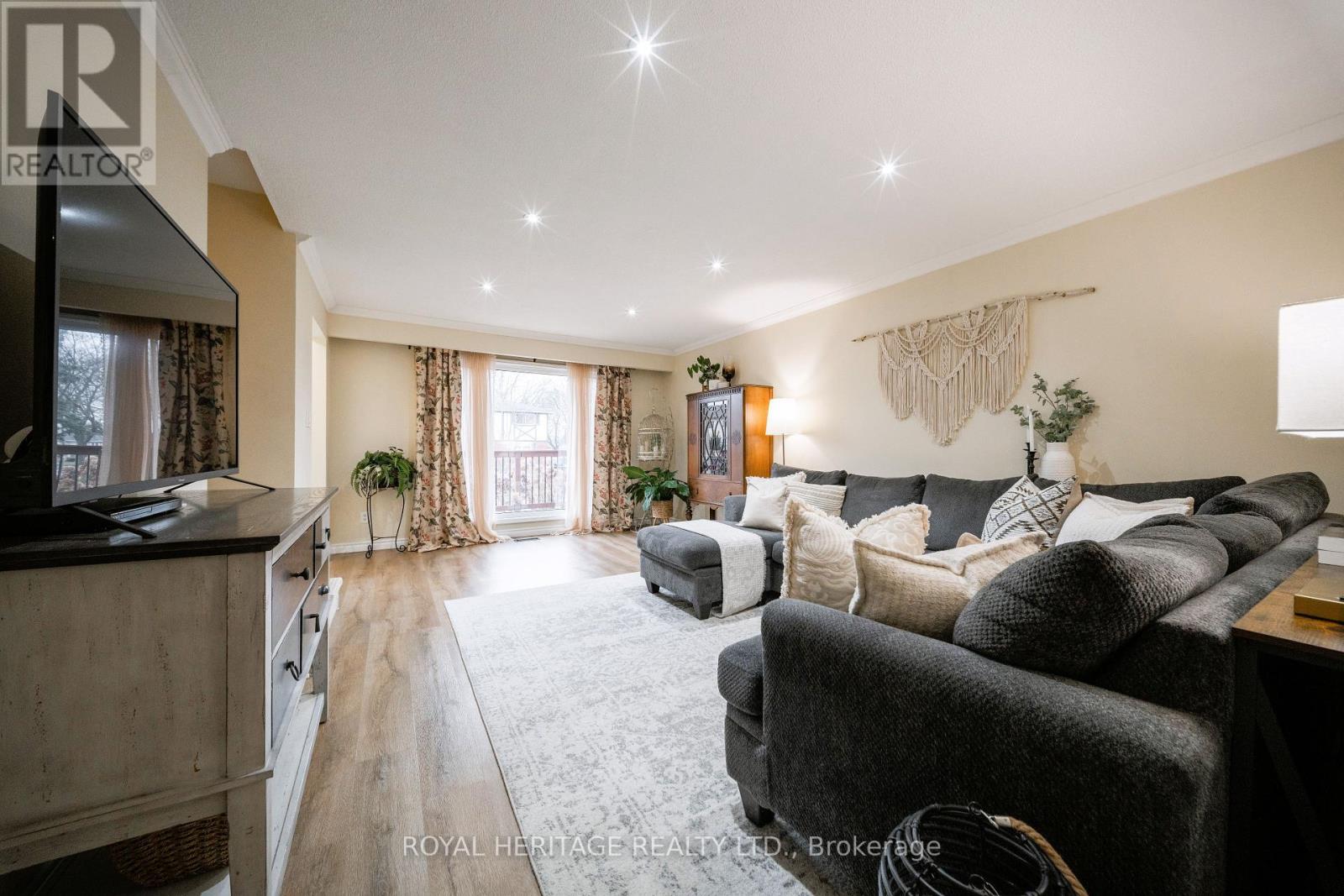 198 BARKLEY CRESCENT