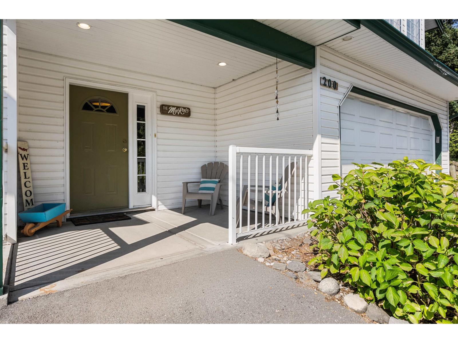 200 LAKESHORE DRIVE|Cultus Lake North