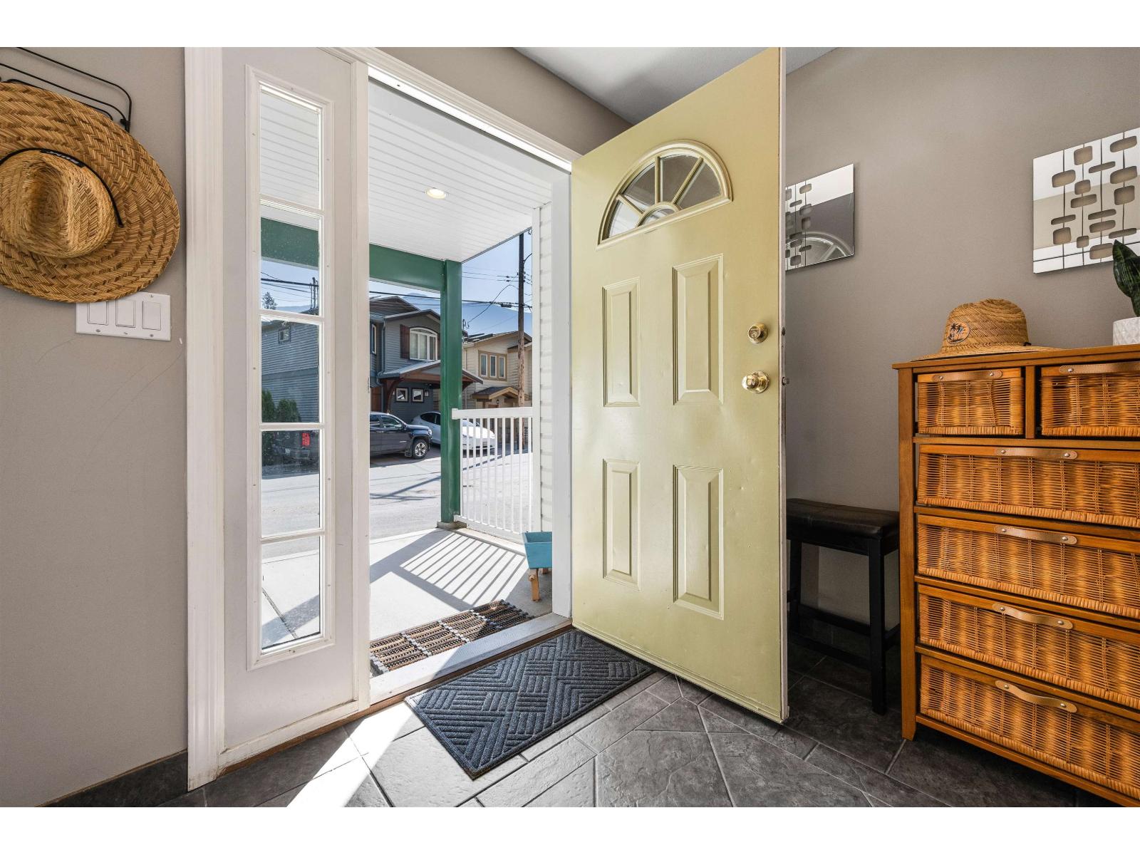 200 LAKESHORE DRIVE|Cultus Lake North