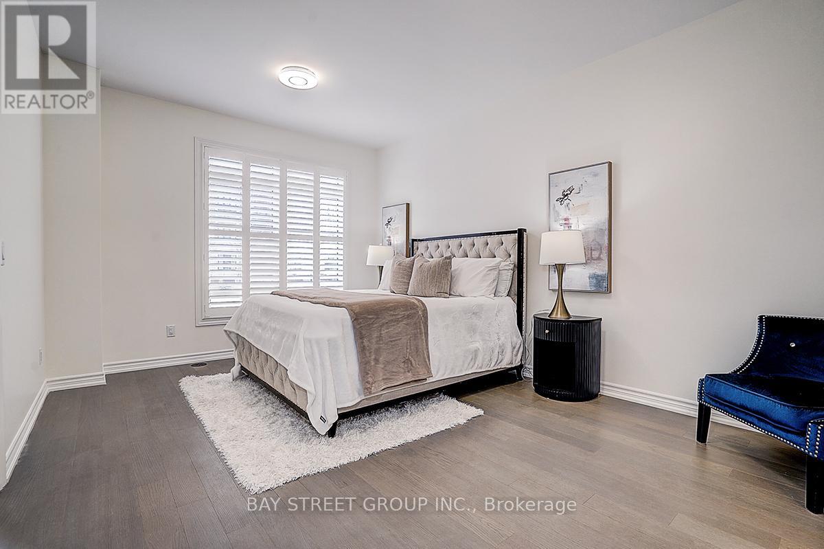 74 VILLAGE PARKWAY N