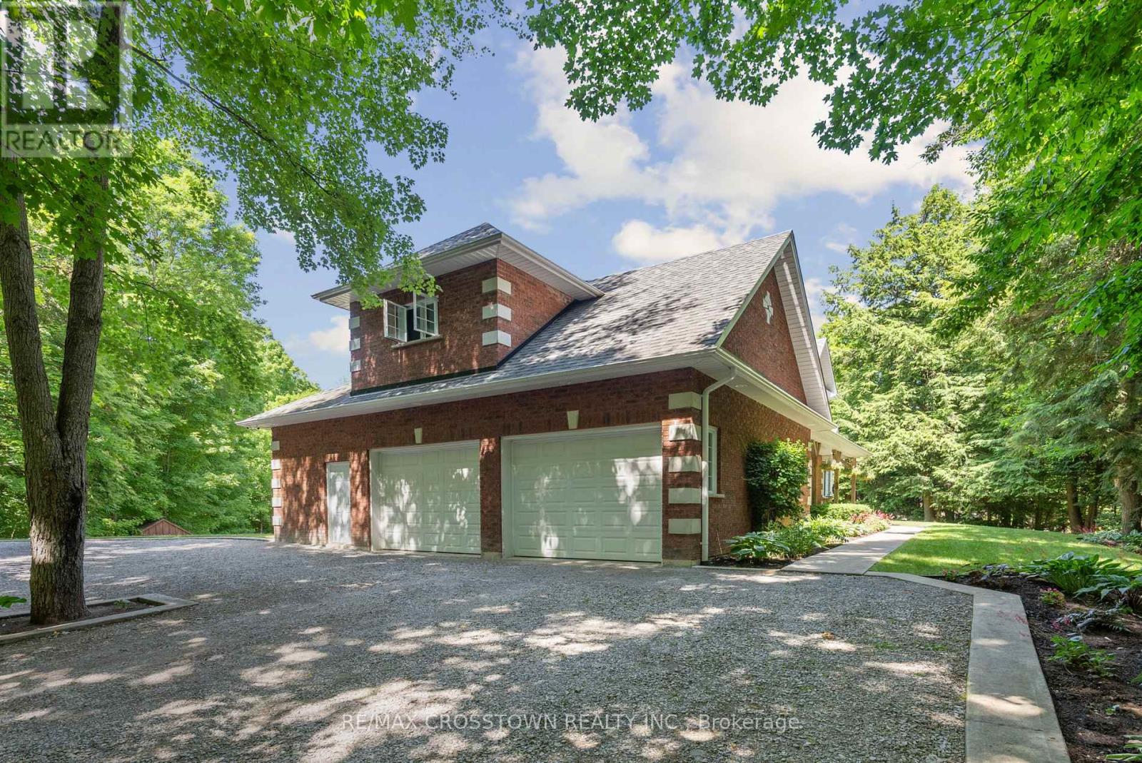 19 GILLESPIE TRAIL S