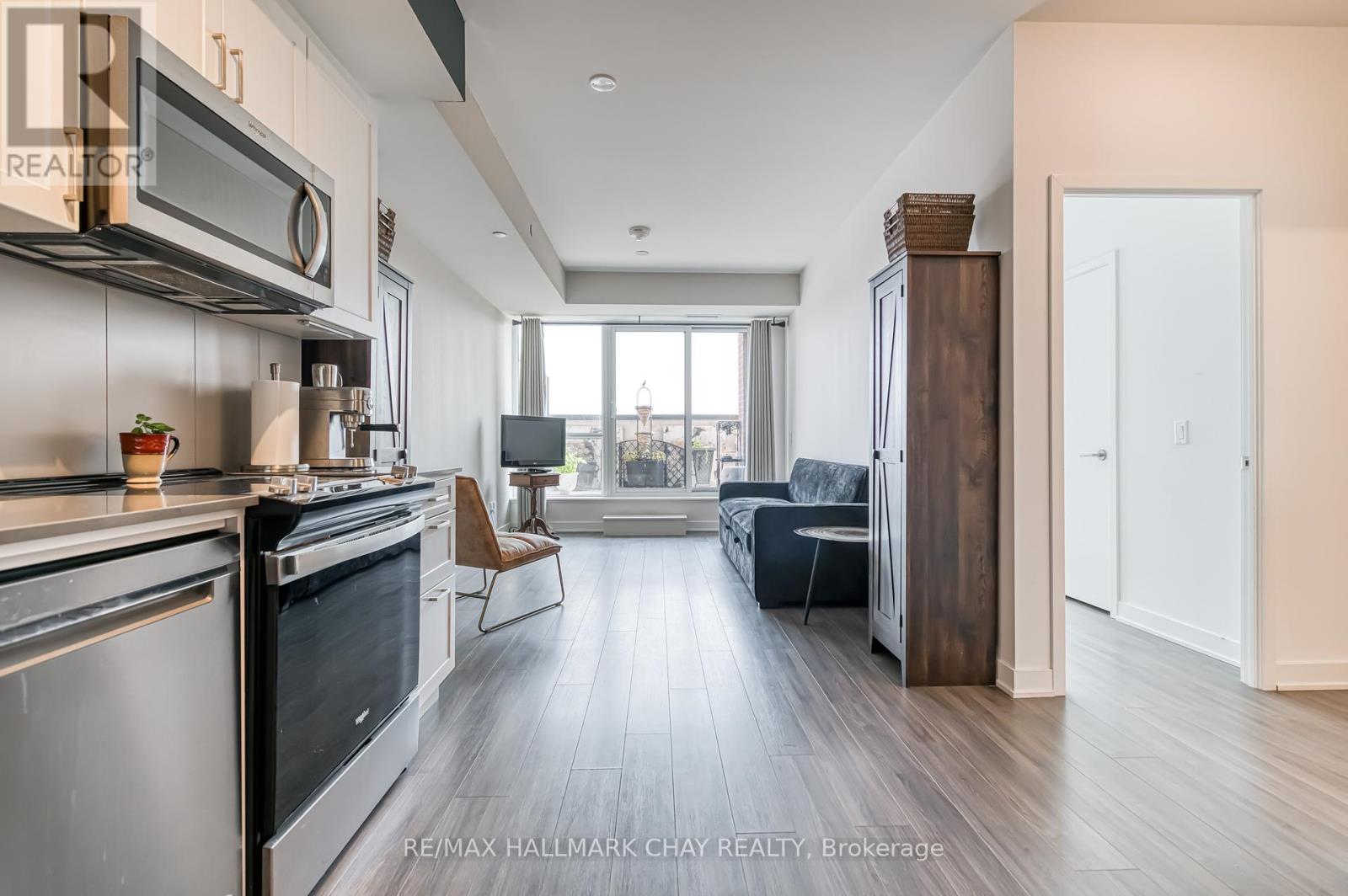 217 - 681 YONGE STREET N