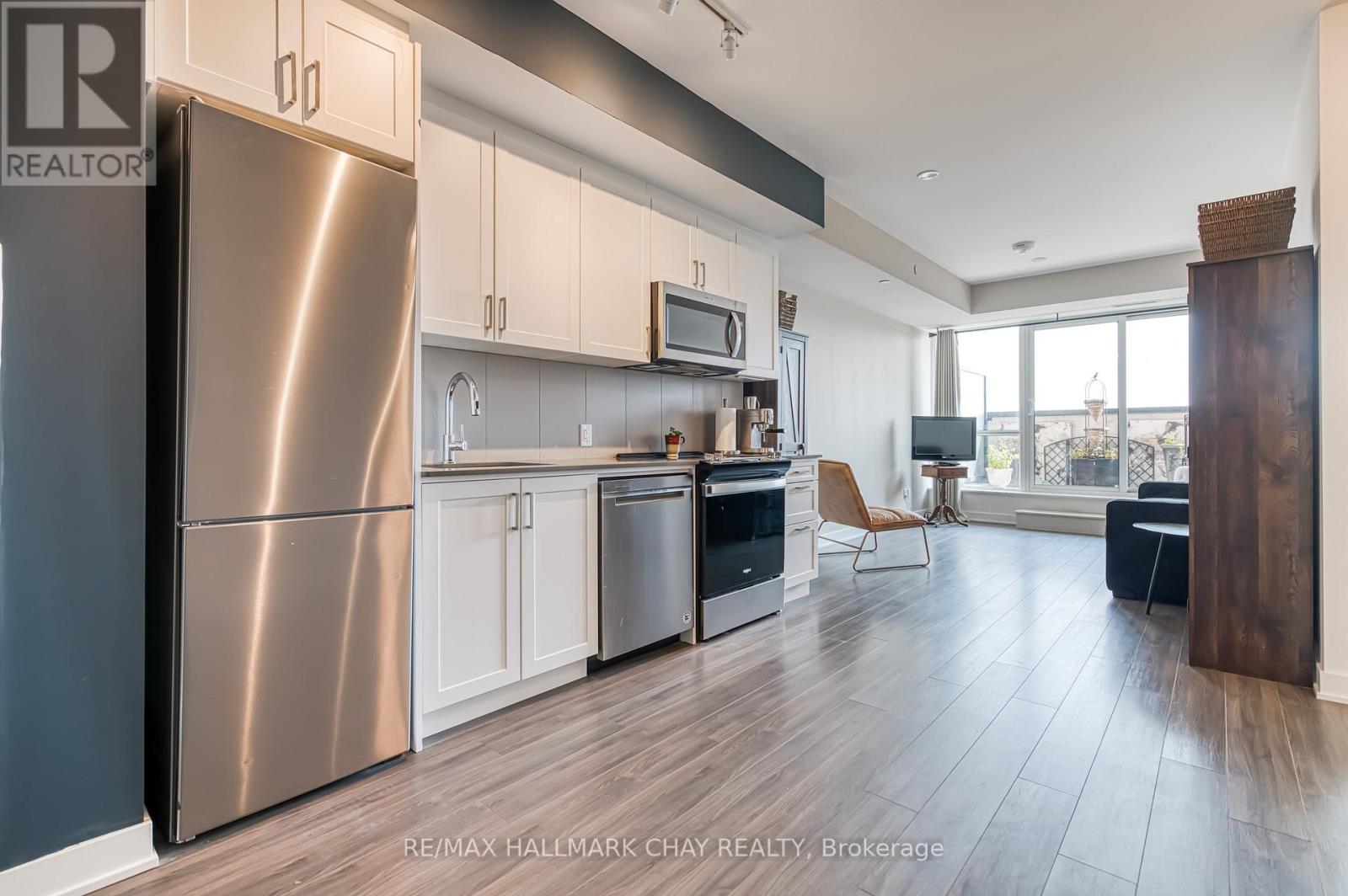 217 - 681 YONGE STREET N