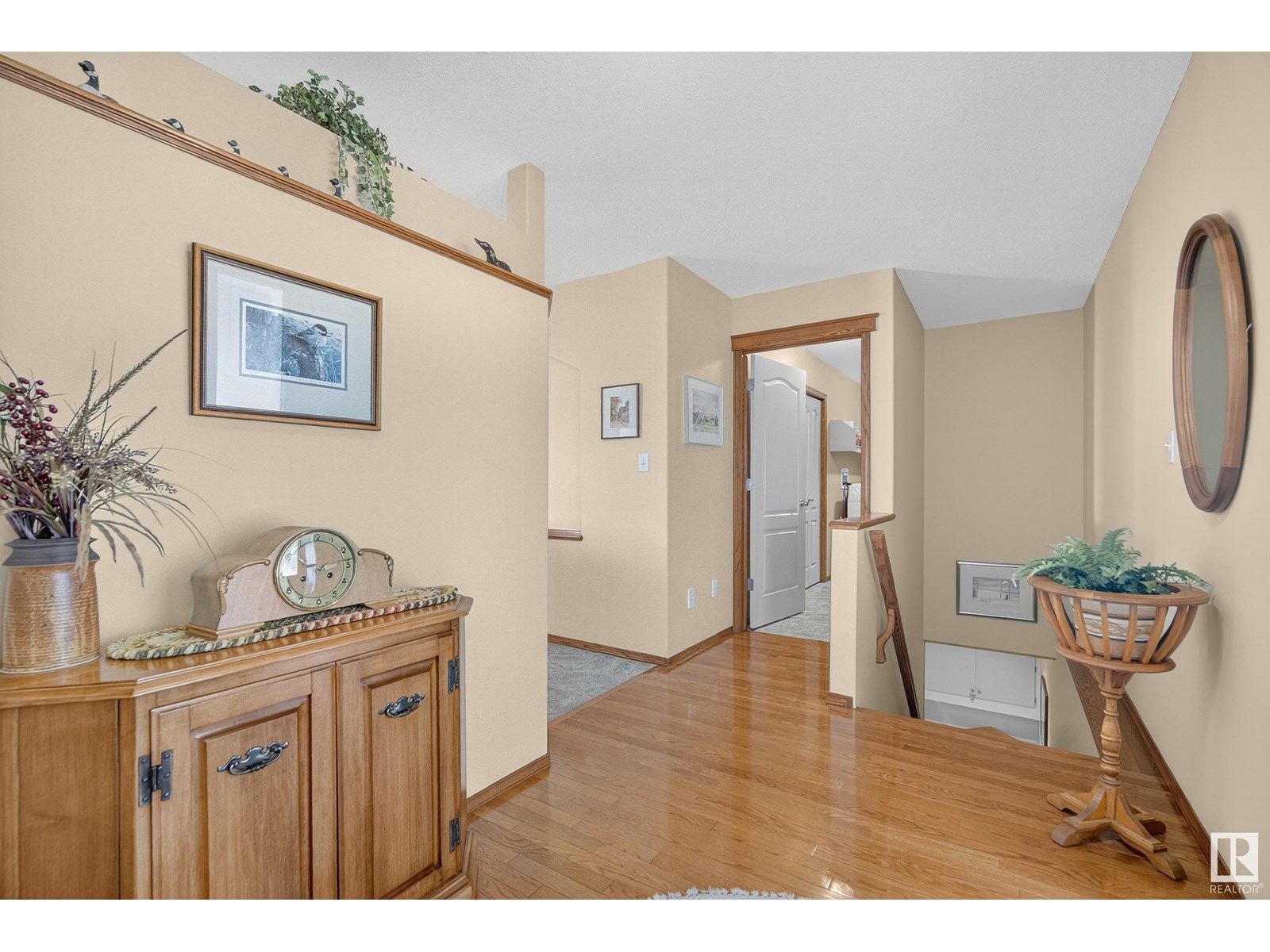 60 RIDGEPOINT WY