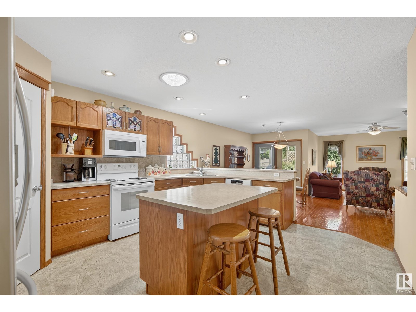 60 RIDGEPOINT WY