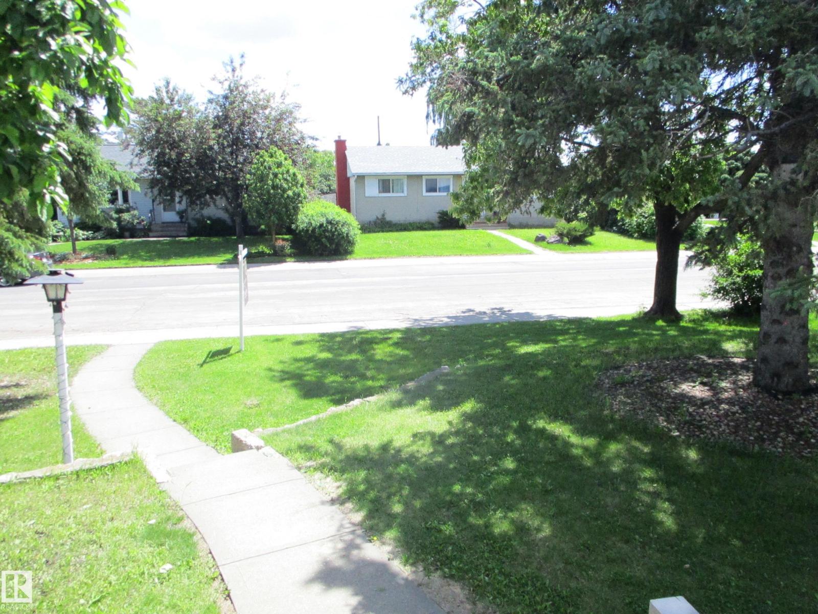 10946 165 ST NW NW