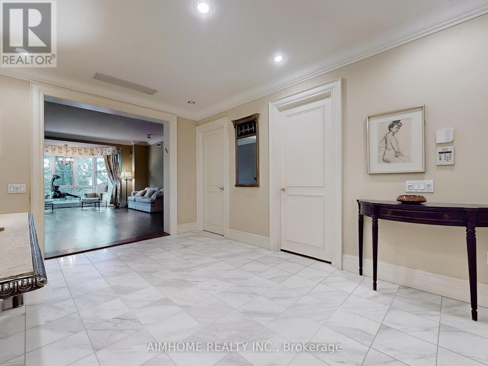 2C - 2 CHEDINGTON PLACE