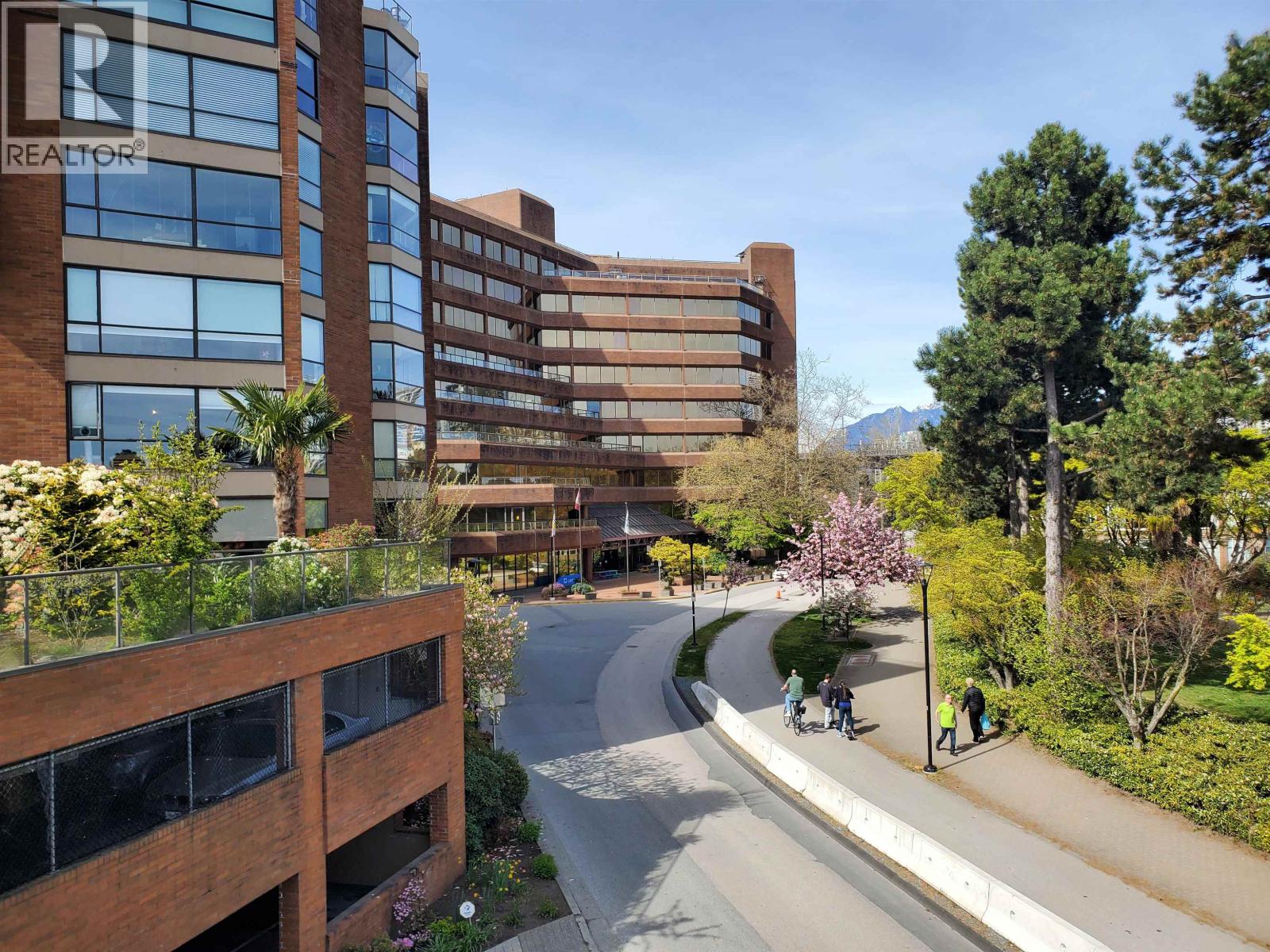 103 1470 PENNYFARTHING DRIVE