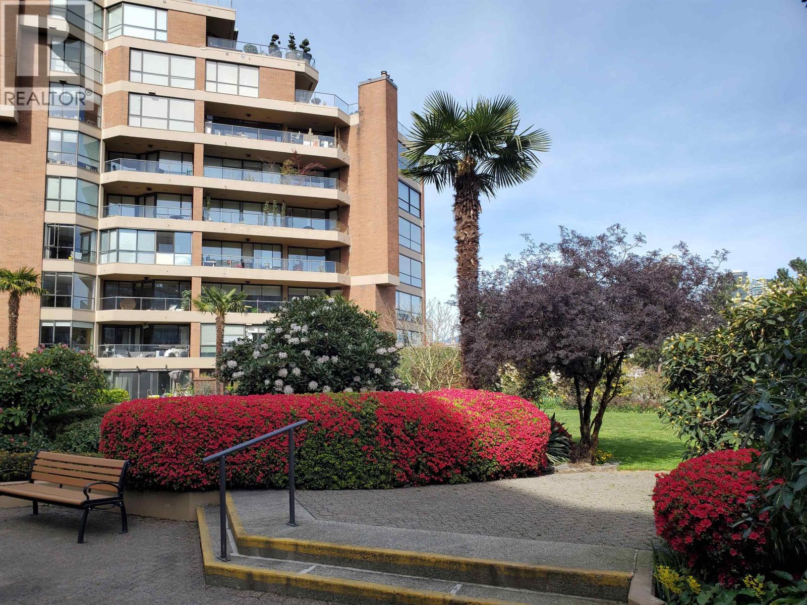 103 1470 PENNYFARTHING DRIVE