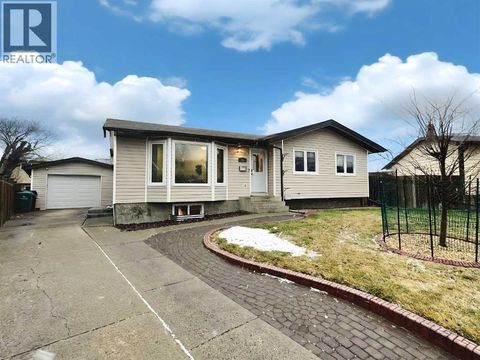 11 Princeton Road W Lethbridge AB T1K5A1