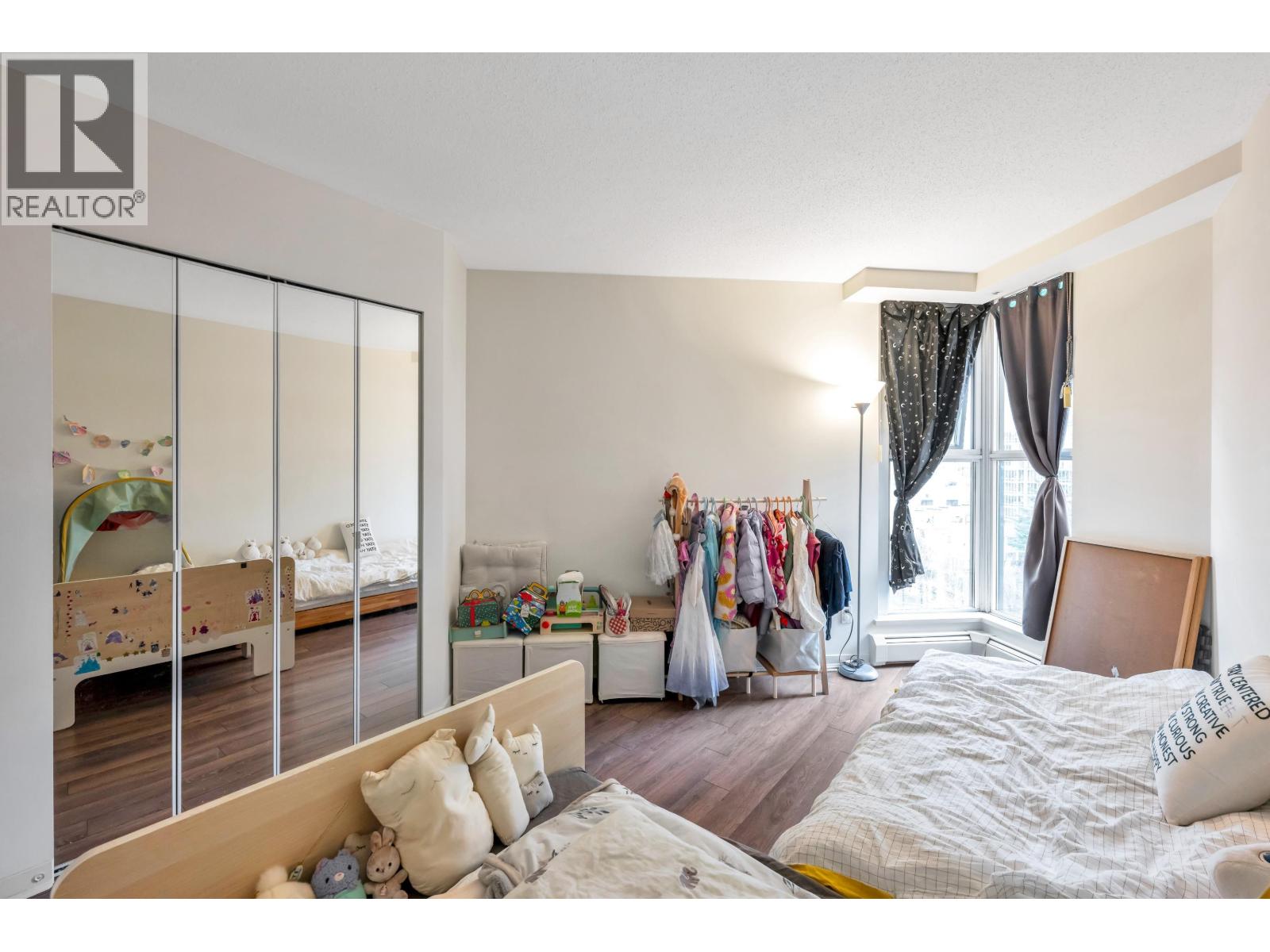 1001 1009 EXPO BOULEVARD