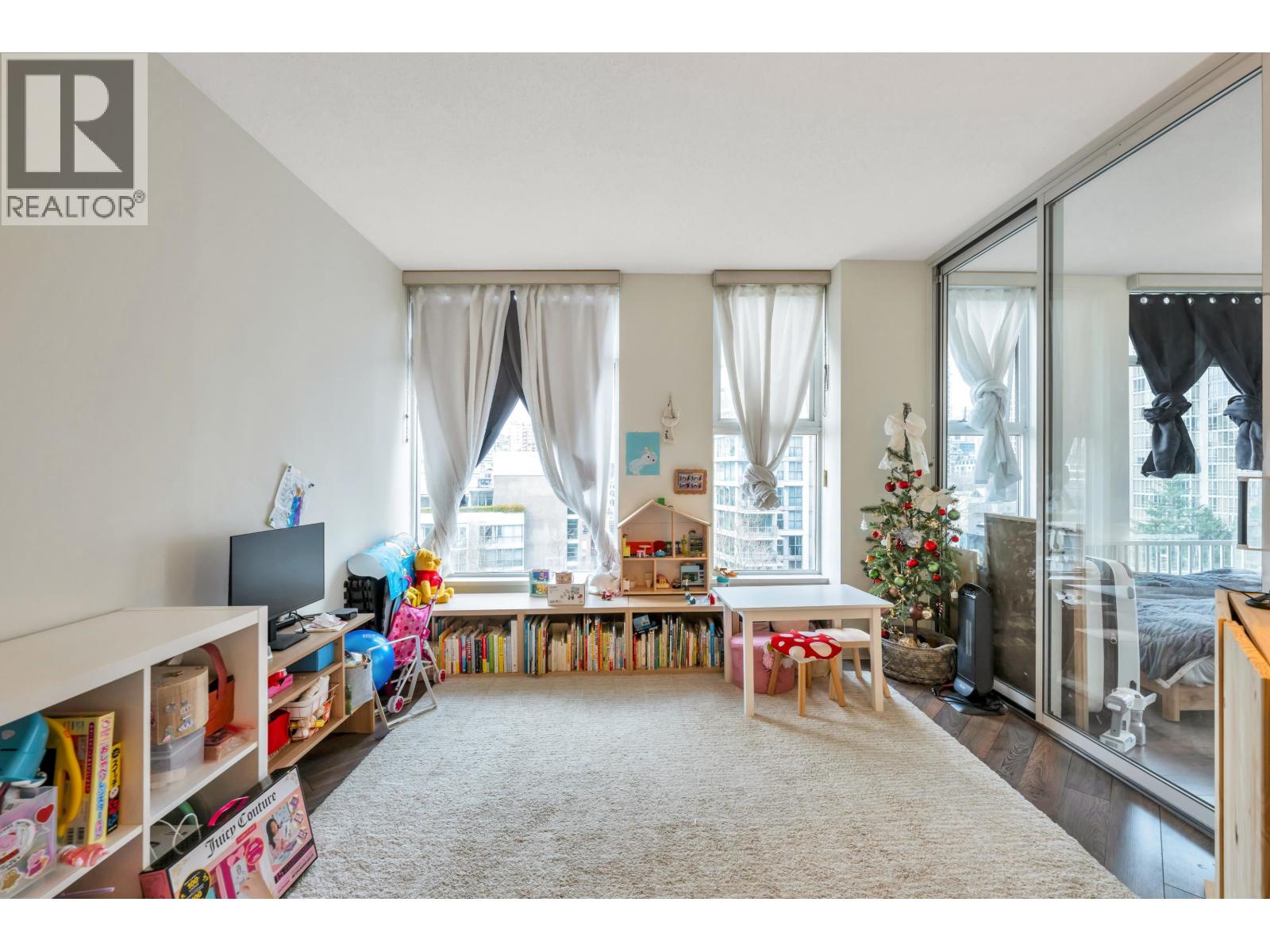 1001 1009 EXPO BOULEVARD