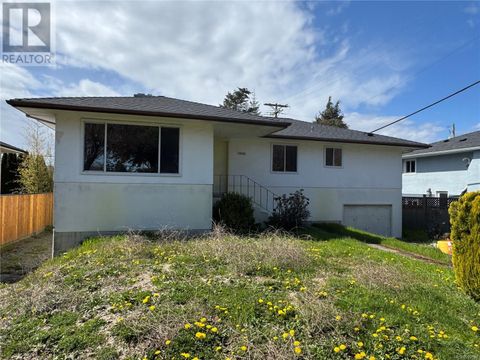 2936 Queenston St Saanich BC V8R4P5