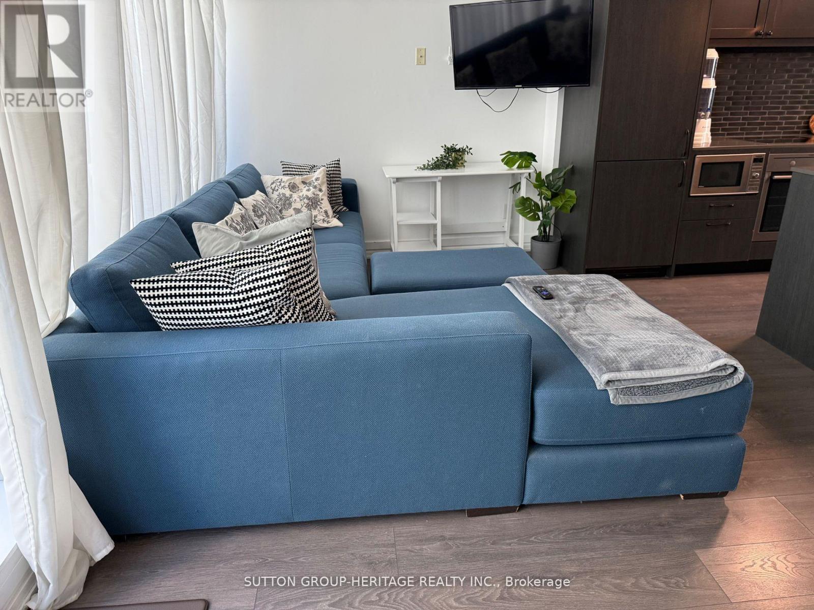 814 - 783 BATHURST STREET