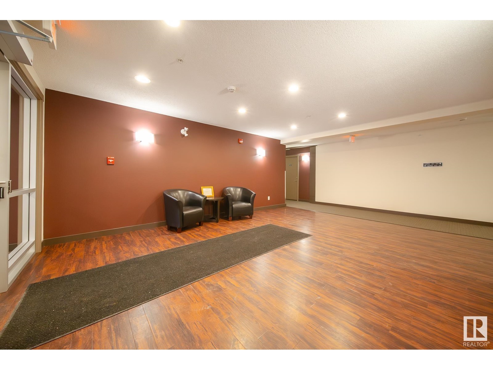 #408 2229 44 AV NW