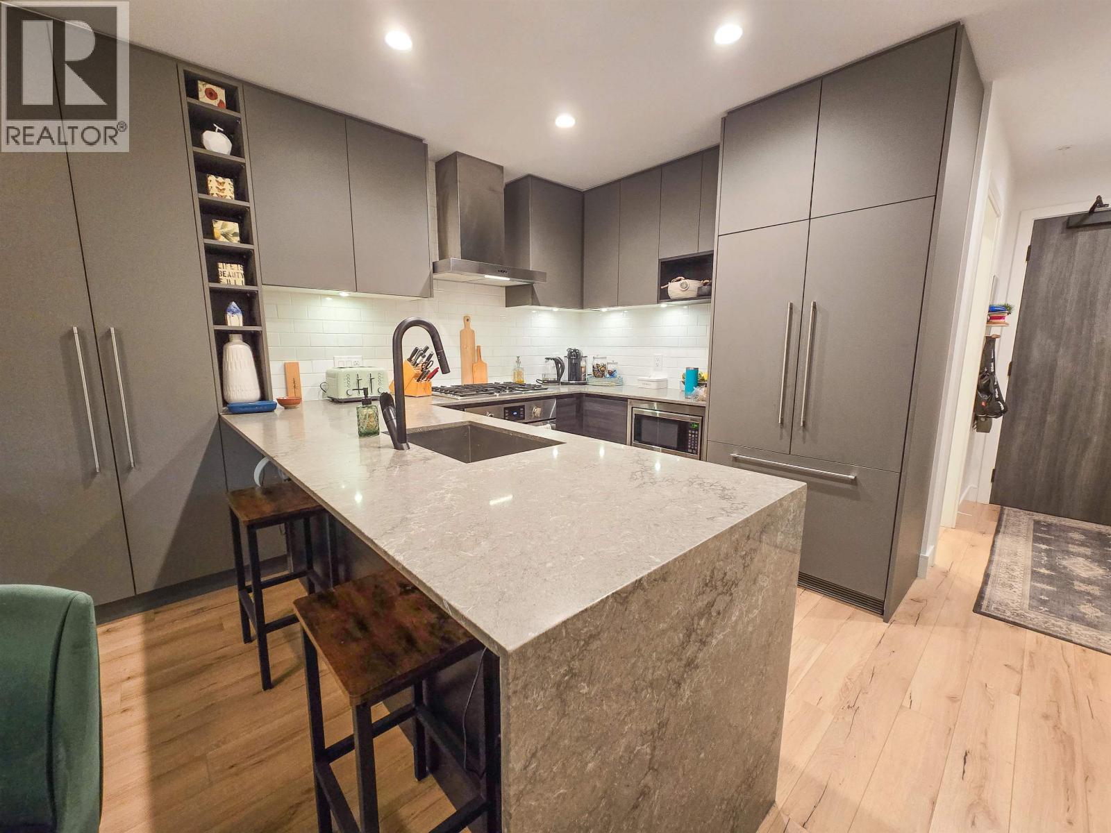 224 3131 MURRAY STREET