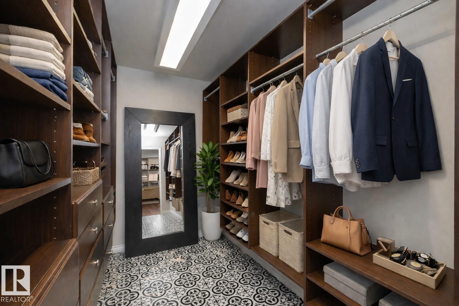 #104 11429 124 ST NW