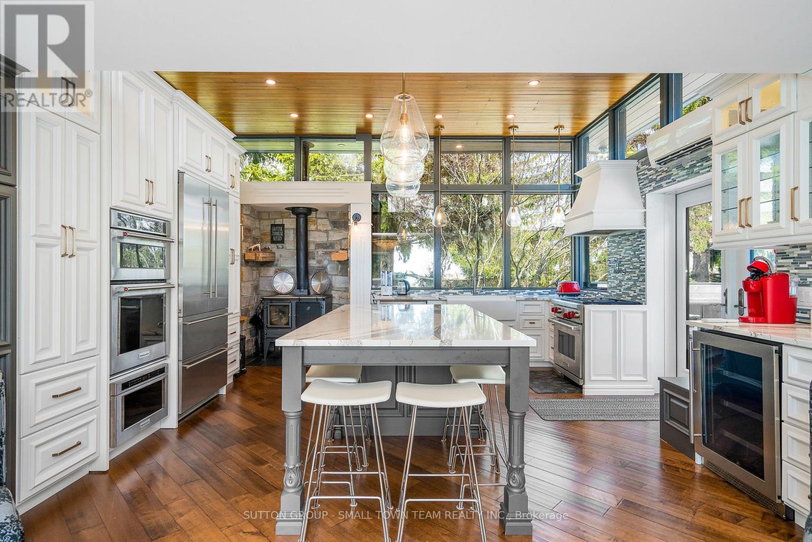 114 LAKESHORE ROAD W