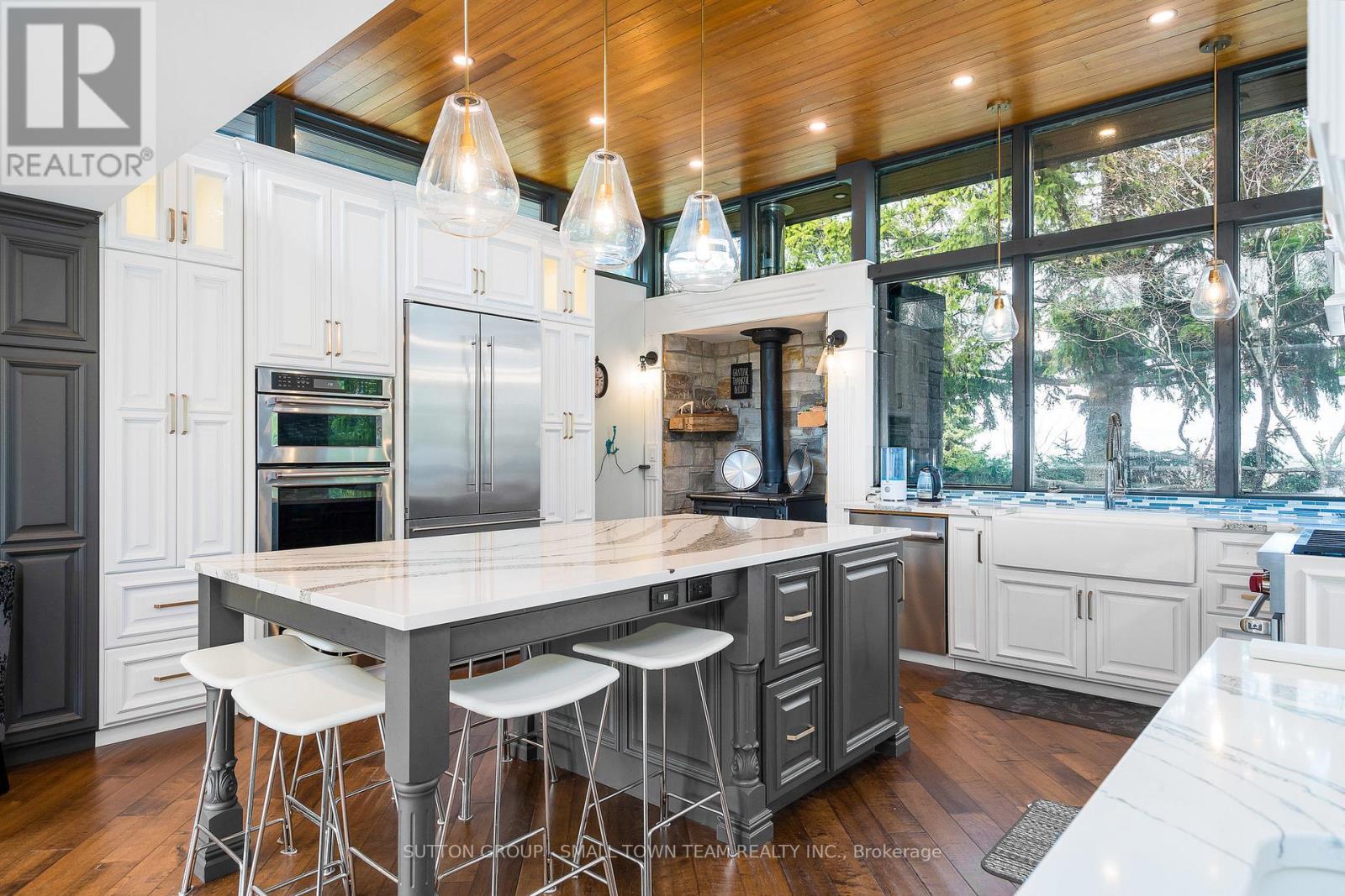 114 LAKESHORE ROAD W