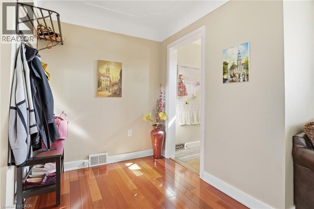 848 UPPER WELLINGTON Street