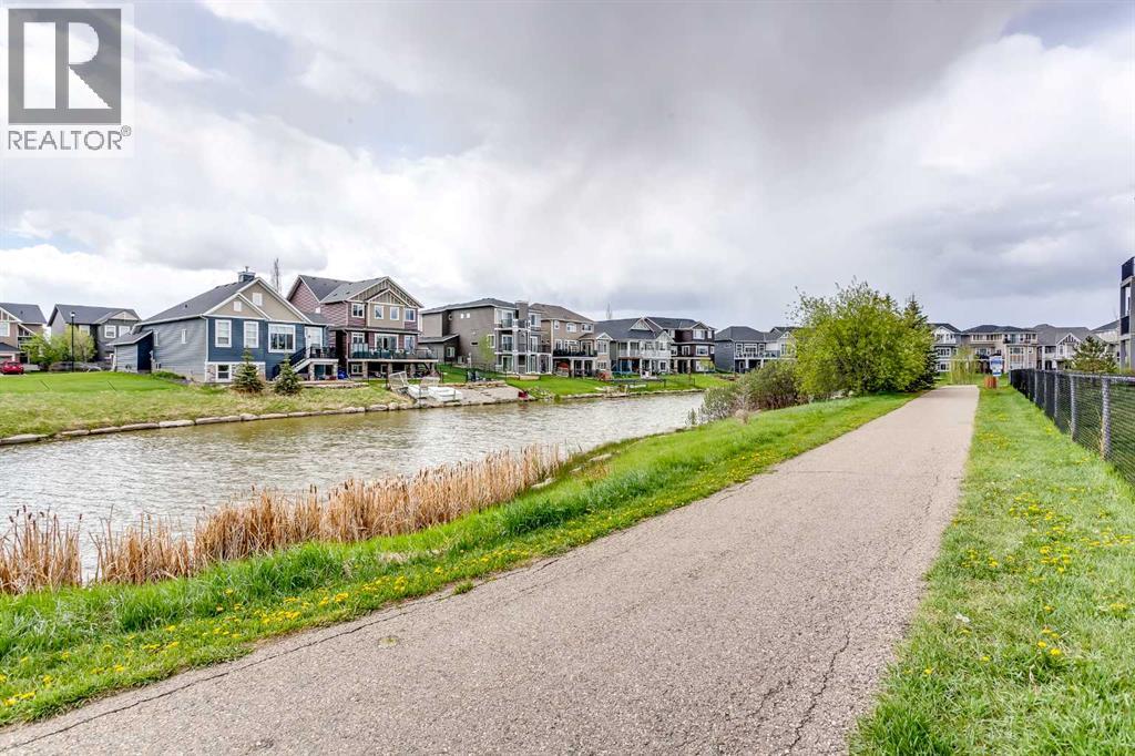 390 Canals Crossing SW