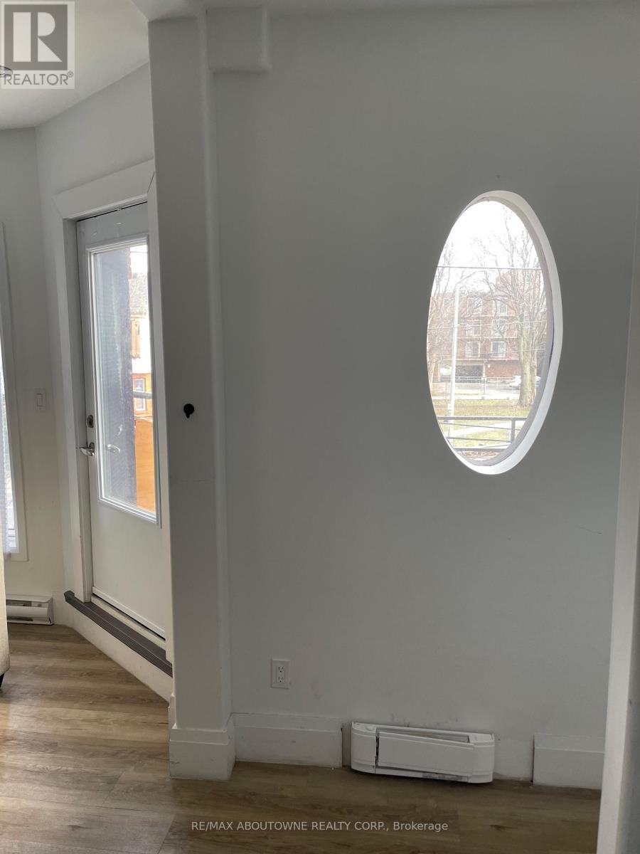 66 WELLINGTON STREET S