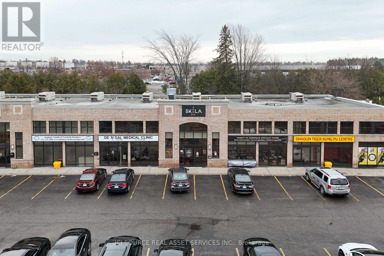 15 & 16 - 1884 MERIVALE ROAD