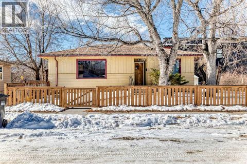 1431 1A Street NW Calgary AB T2M2V4