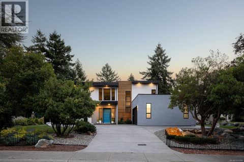4673 Boulderwood Dr Saanich BC V8Y2P8