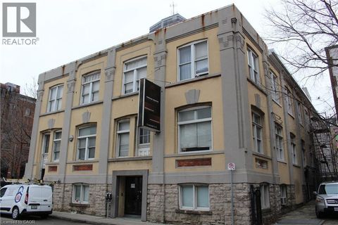 12 WALNUT Street S Hamilton ON L8N2K7