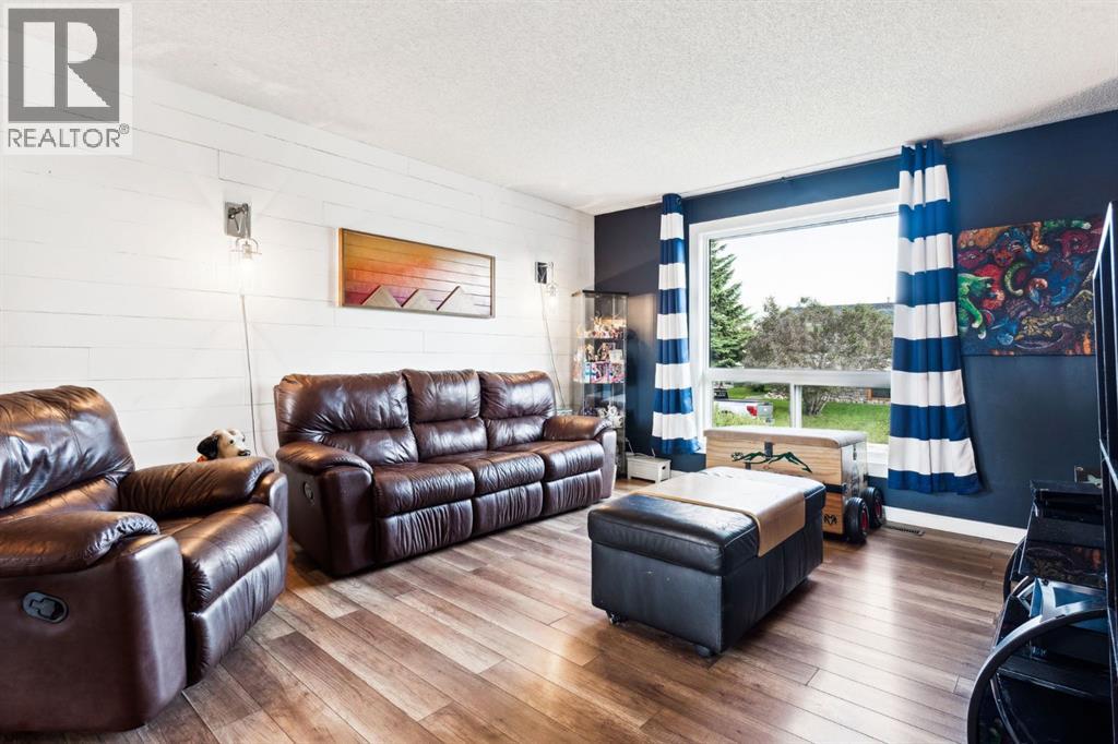 147 Falchurch Crescent NE