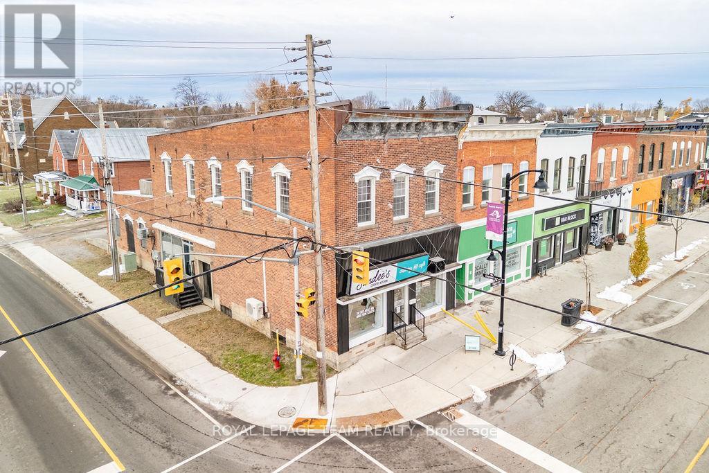 4 ELGIN STREET W
