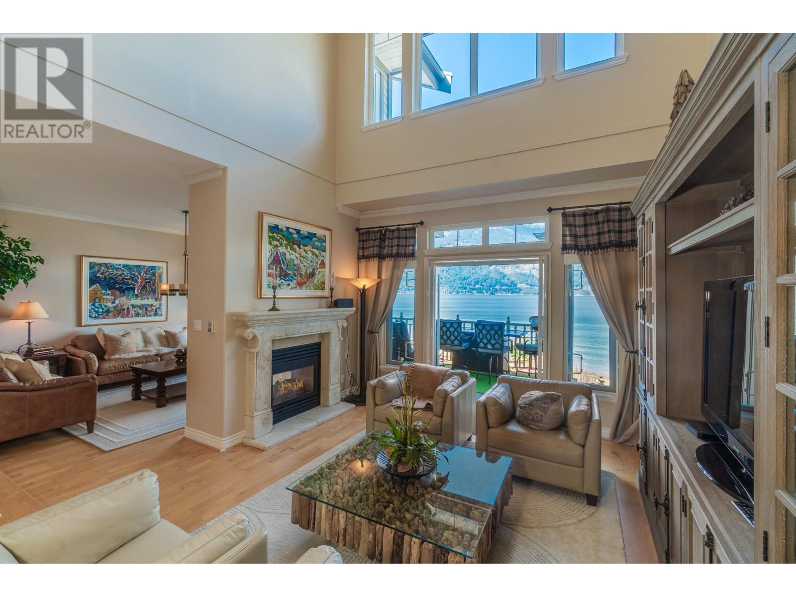 10 BEACH DRIVE