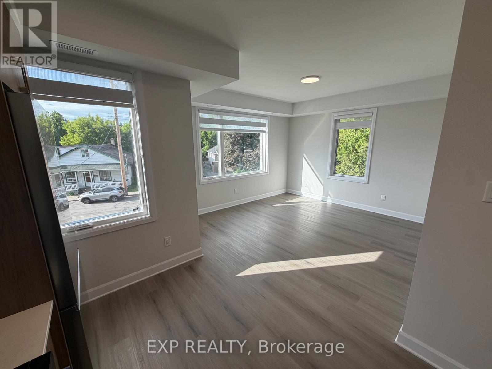. - 258 MONTFORT STREET