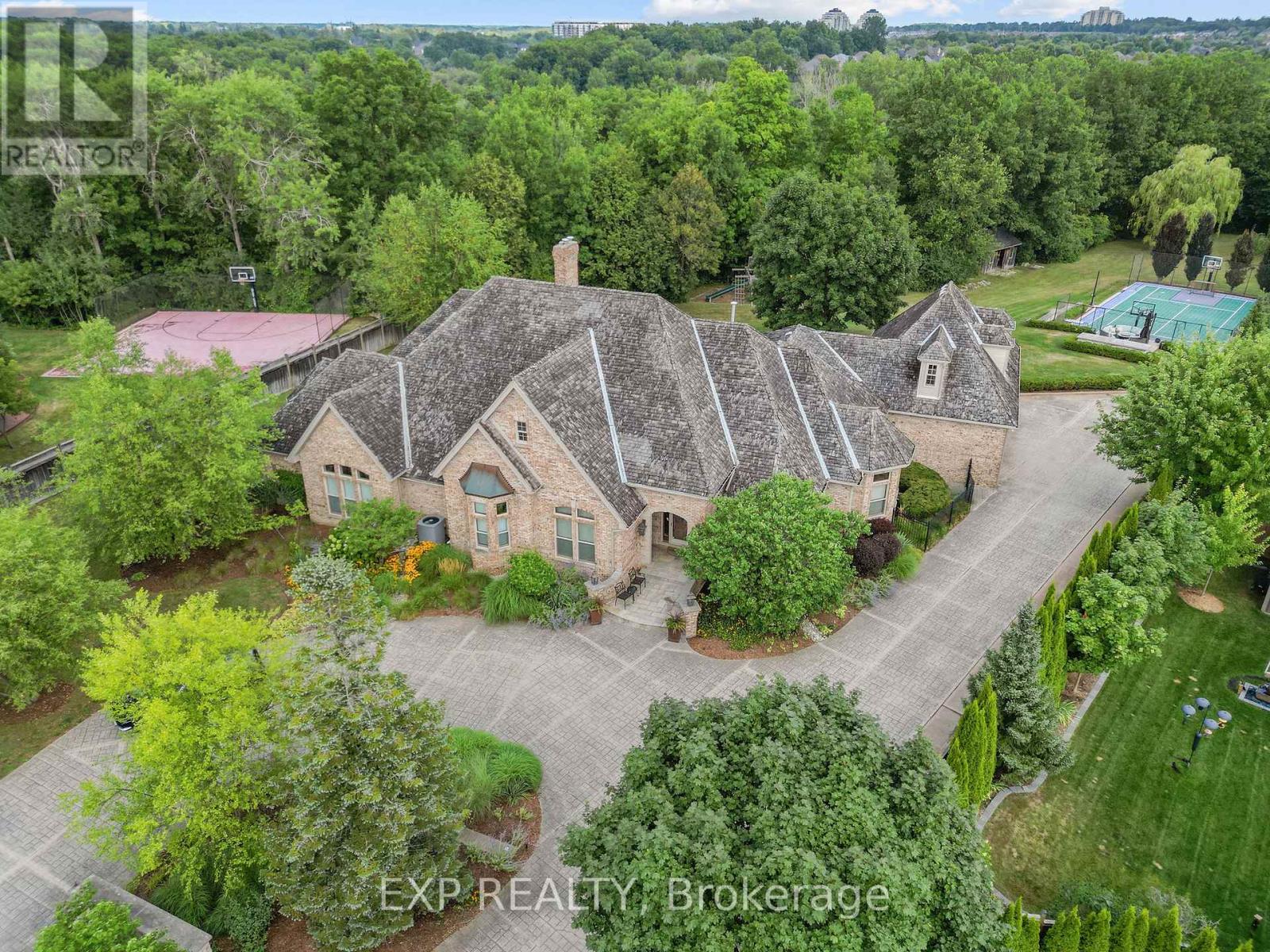 569 FRANKLINWAY GATE