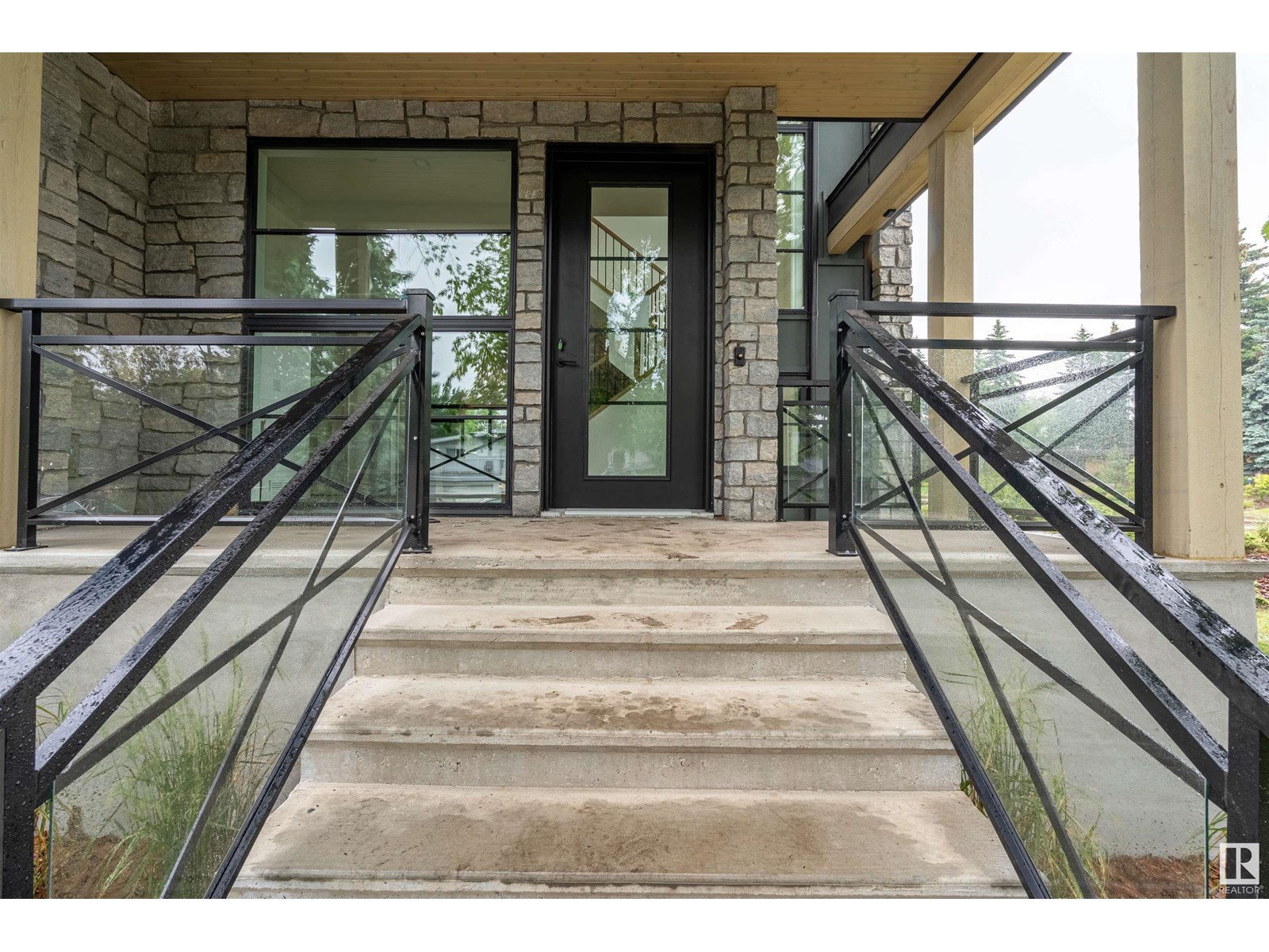 13804 85 AV NW