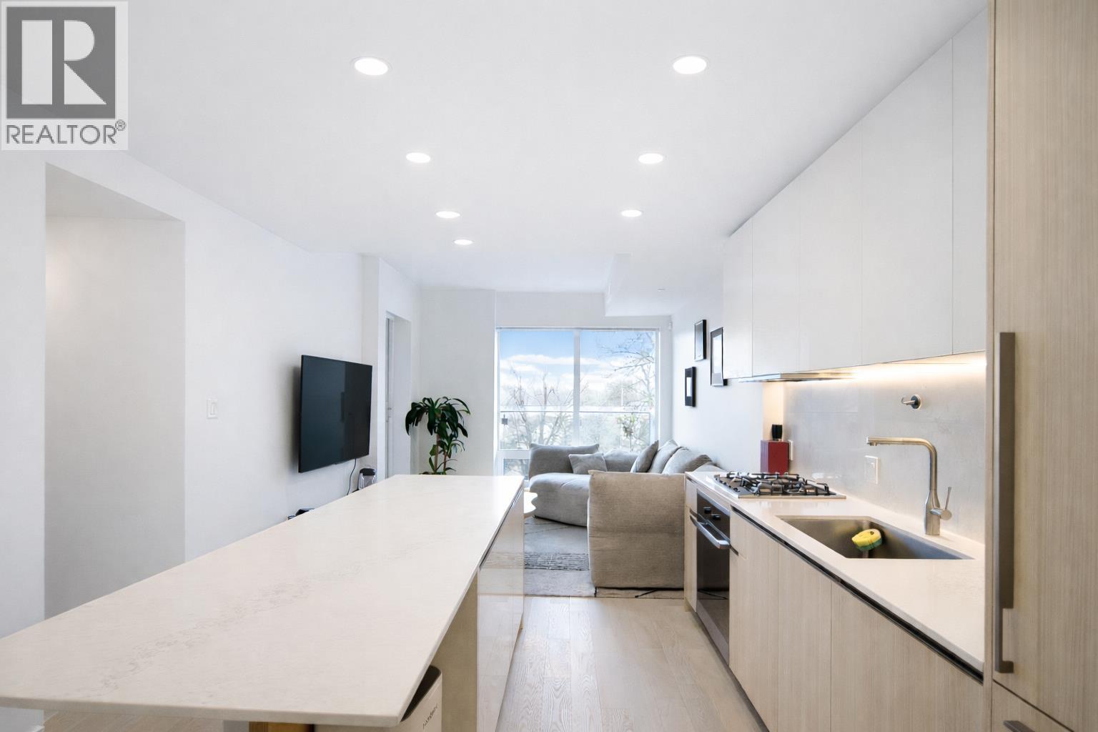 303 6833 PEARSON WAY