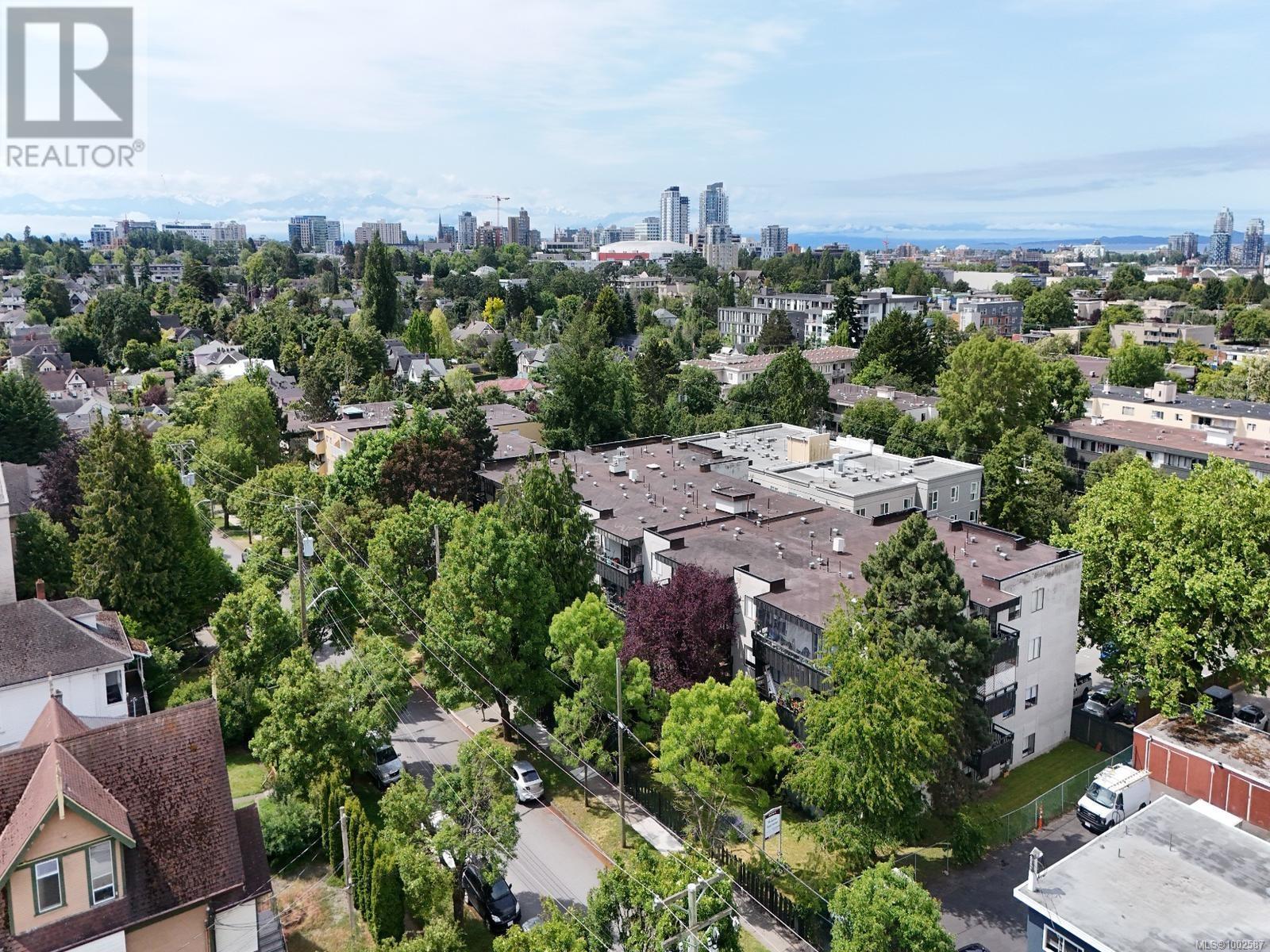 1137 Hillside Ave