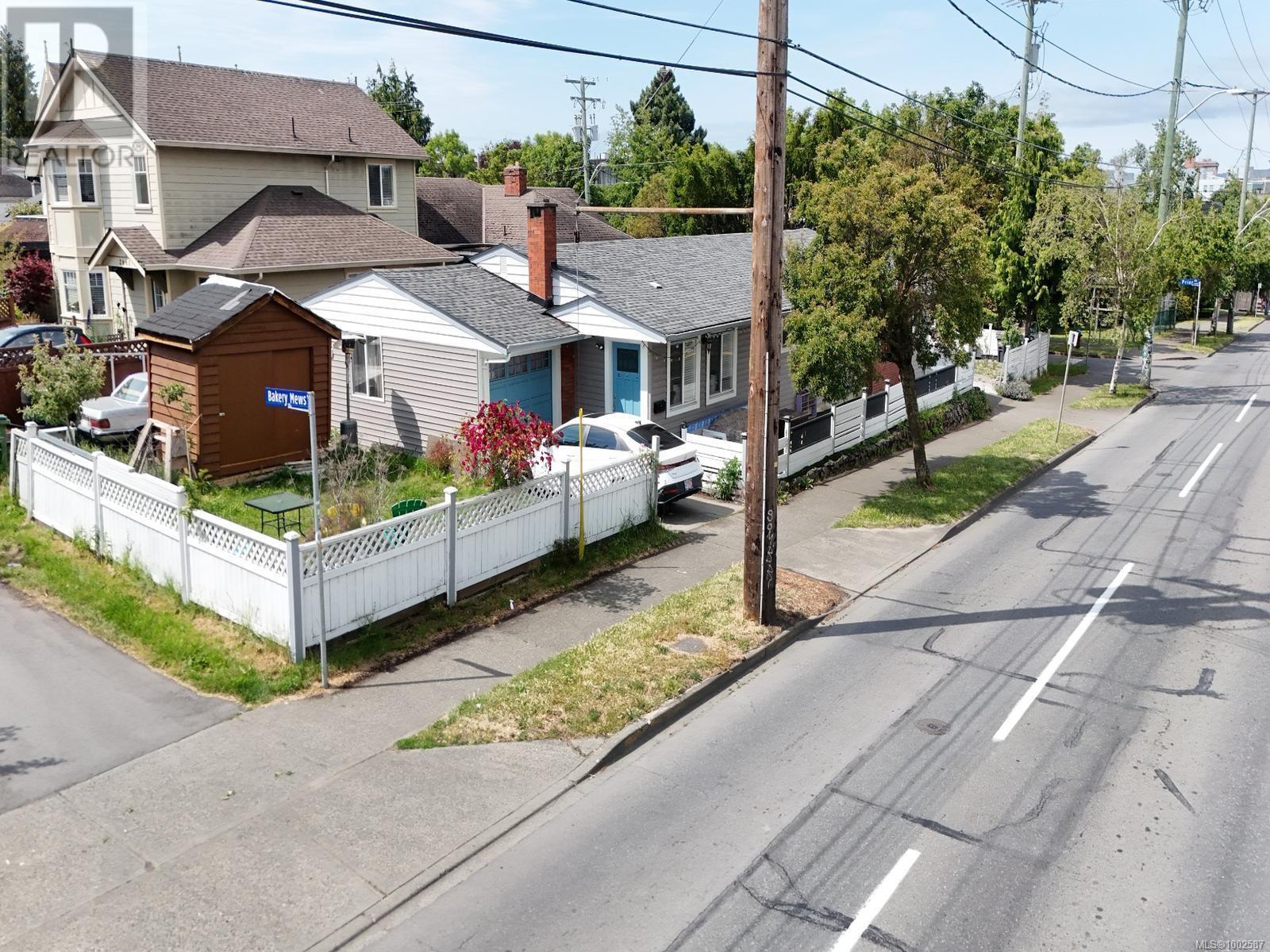 1137 Hillside Ave