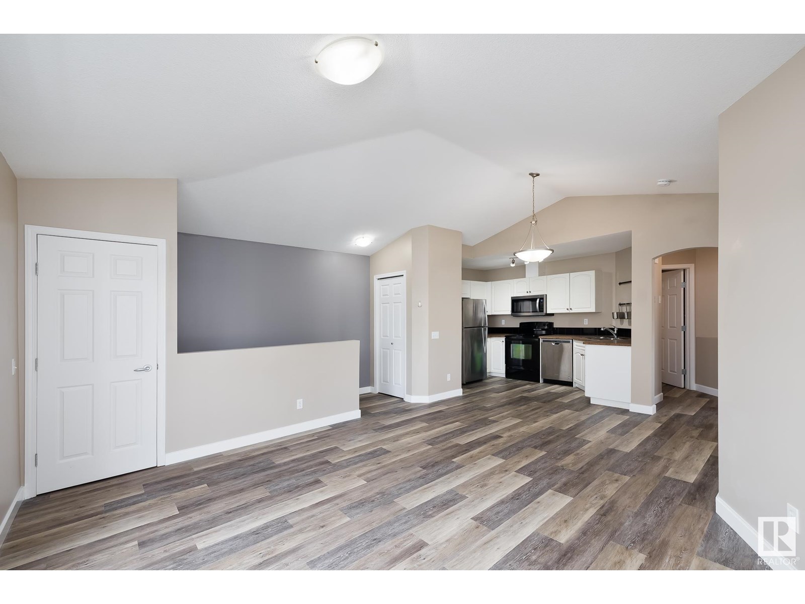 #36 150 EDWARDS DR SW