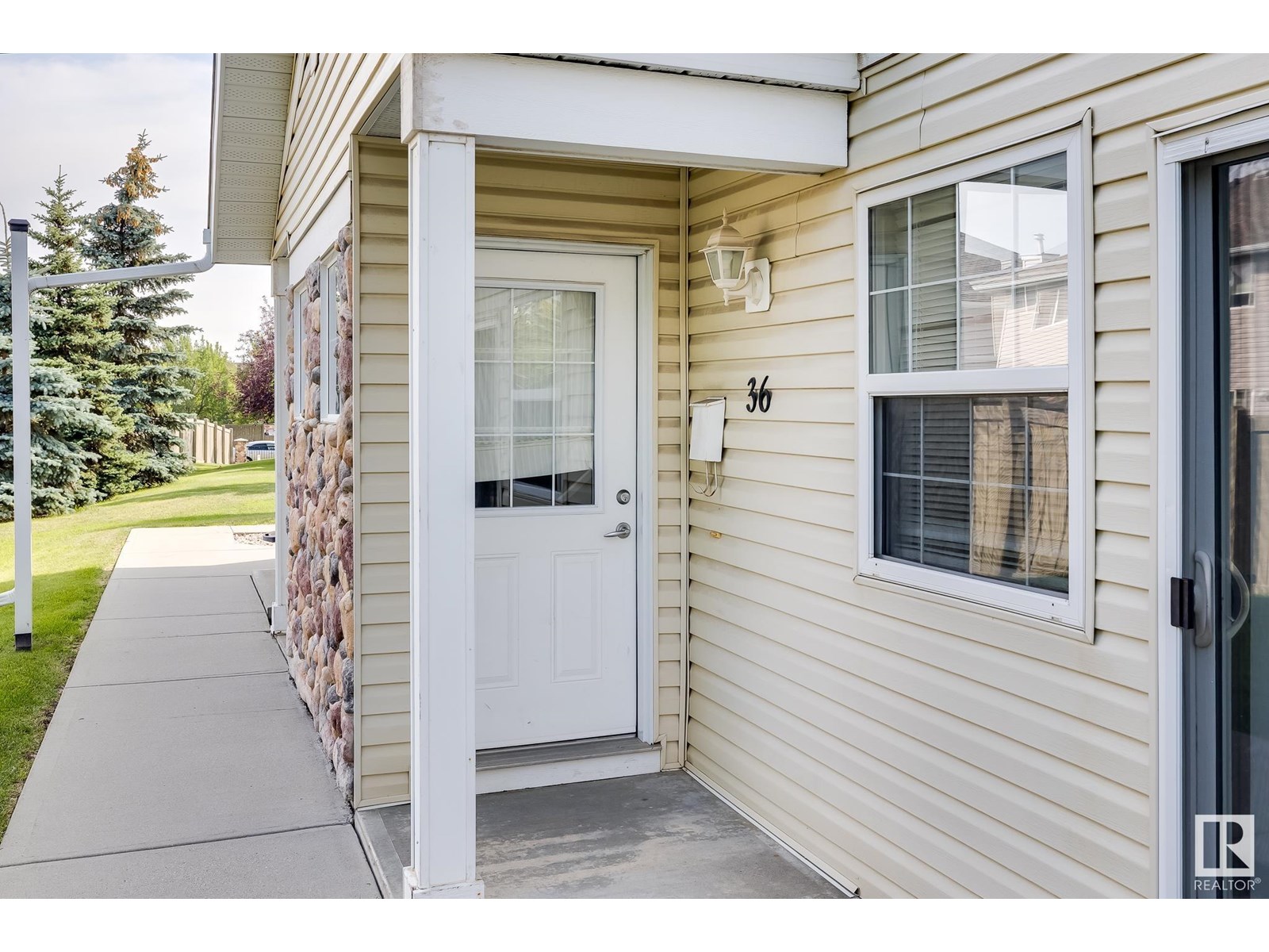 #36 150 EDWARDS DR SW
