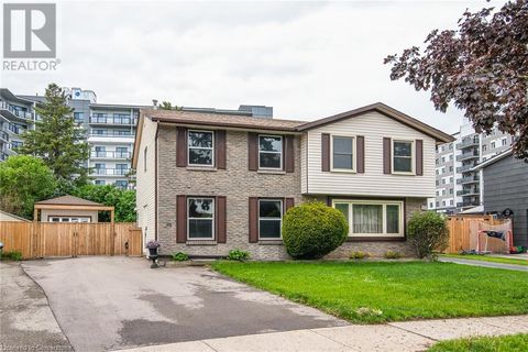 109 SELKIRK Drive Kitchener ON N2E1M5